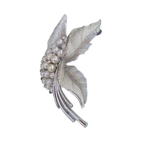 VTG Crown TRIFARI Pearl Brooch Crystal Silver Tone Costume Jewelry Wedding - Picture 2 of 8